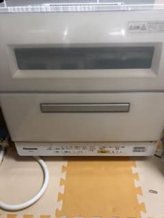 Panasonic NP-TR9-W 2017年製　卓上　食器洗い乾燥機のサムネイル
