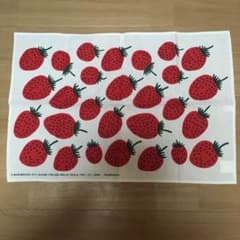 最終値下げ＊ marimekko MANSIKKA  ティータオル　新品未使用＊のサムネイル