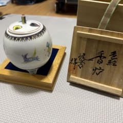 有田焼 琥山窯 小野祥瓷 陶器製 花とウサギの装飾品 木製台座付きのサムネイル