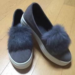 流行☆値下げ‼️ファ付きスニーカー☆23㎝グレーのサムネイル