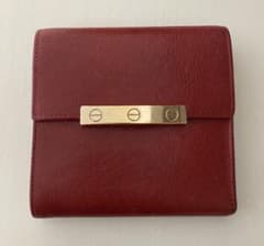 《美品》Cartier ラブコレクション 三つ折り財布 ボルドー レザーのサムネイル