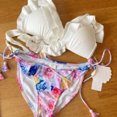 タグ付き新品未使用　nuckle market  水着 ビキニ 花柄のサムネイル