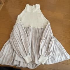 新品未使用　ブラウスのサムネイル