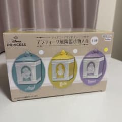 ディズニー プリンセス アンティーク風陶器小物入れ - メルカリ