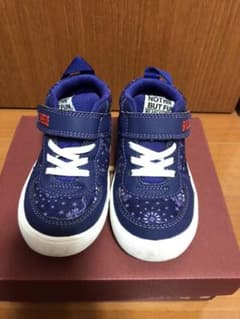 スニーカーのサムネイル