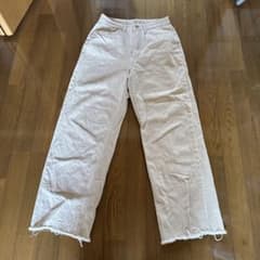 ベージュ ストレートレッグパンツ Mサイズのサムネイル