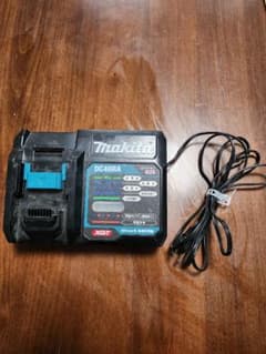Makita DC40RA 充電器 インパクト レシプロソー 丸ノコのサムネイル