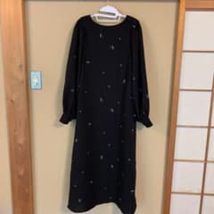 新品未使用☆エンブロイダリー袖ボリュームワンピースのサムネイル