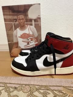 Nike Air Jordan 1 Retro highブラックトゥのサムネイル