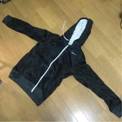NIKE 上のサムネイル