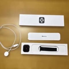 Apple WatchSE2ブラック 充電ケーブル付き バッテリー100%のサムネイル