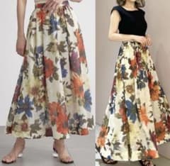 LilyBrown　ボタニカルフラワープリントスカート　花柄のサムネイル