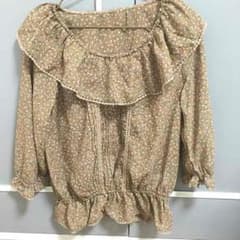 【み 様専用】earth 花柄シフォントップスのサムネイル