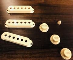 【ピックアップカバー セット】Fender フェンダー ストラトキャスター用のサムネイル
