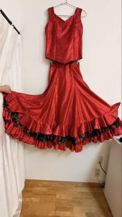 【フラメンコ衣装】ブレリア フラメンコドレス 赤色　バラ柄 フラメンコ衣装】ブレリア フラメンコドレス 赤色 バラ柄 - メルカリ