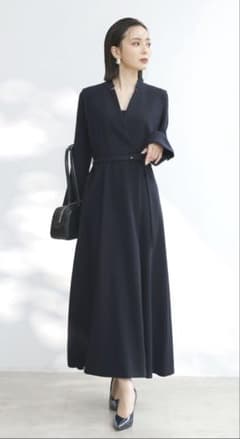 完売品‼️新品未使用‼️ ダブルサテンノーカラータックワンピース