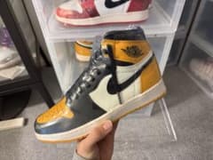 Nike Air Jordan 1 taxiのサムネイル