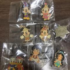 ディズニー　ピンバッジ　ゲーム景品　8個セットのサムネイル