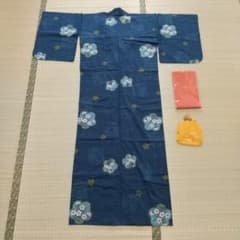 紺色に花柄の浴衣（肌襦袢、巾着付き）のサムネイル
