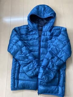 UNIQLO ウルトラライトダウン　青 Mサイズのサムネイル