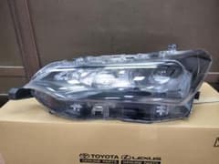 トヨタ カローラフィールダー　ヘッドライトNKE16系　KOITO12-657のサムネイル