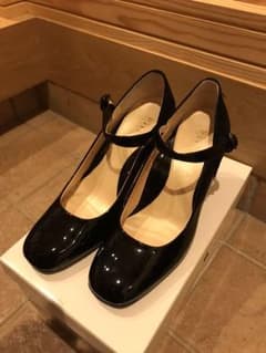 pitti  黒 エナメルパンプス ヒール 23.5のサムネイル