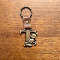 ディズニー ミッキーマウス イニシャルキーホルダー Tのサムネイル