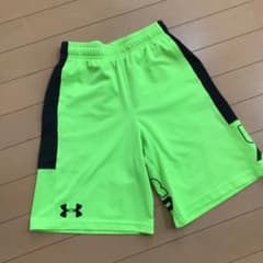 アンダーアーマー ハーフパンツ　size YMD 140のサムネイル