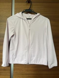 UNIQLO キッズ UVカット パーカー 130cmのサムネイル