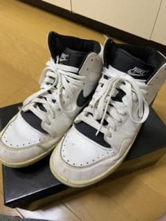 スニーカーのサムネイル
