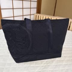 Tory Burch　トリーバーチ　トートバッグ　キルティング　大容量　デカロゴ Tory Burch トリーバーチ トートバッグ キルティング 大容量 デカロゴ