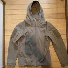 マウンテンパーカー ヤマブキ色 新品未使用 値下げ可能のサムネイル