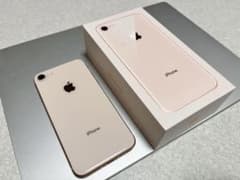 iPhone 8 64GB ゴールド 本体と箱付きのサムネイル