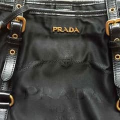 プラダのトートのサムネイル