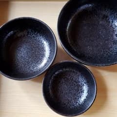 黒い食器大中小3点セットのサムネイル