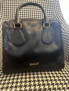 美品BALLY 革製レディースハンドバッグ25×23×10cmブラック - メルカリ