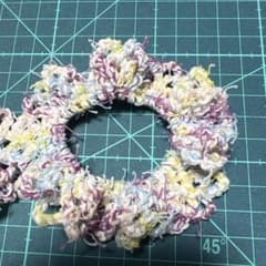春らしい多色フリルデザイン毛糸シュシュのサムネイル