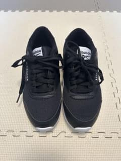 リーボック　スニーカー