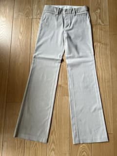 UNIQLO ユニクロフレアパンツのサムネイル