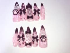 地雷系 ネイルチップ ロングポイント ピンク 黒 量産型 平成女児 ゴテゴテのサムネイル