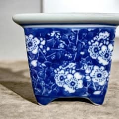 青と白の花柄 陶器製植木鉢 受け皿付き - メルカリ