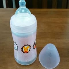 哺乳瓶のサムネイル
