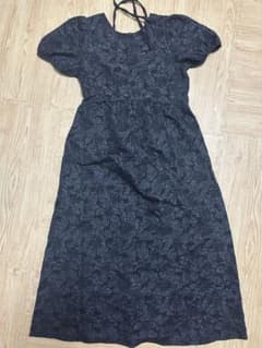 lest rose ブラック 半袖 ひざ丈ワンピース 花柄刺繍のサムネイル