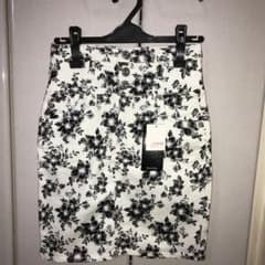 新品タイト花柄スカートのサムネイル