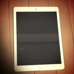アイパッド iPad AIR 本体 16GB シルバー  タブレットのサムネイル