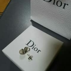 Diorピアスのサムネイル