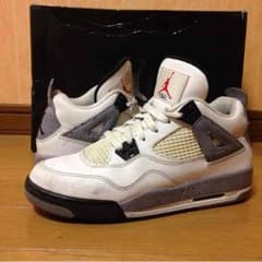 Air Jordan 4 Retroのサムネイル