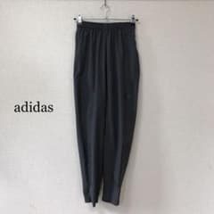 adidasのサムネイル