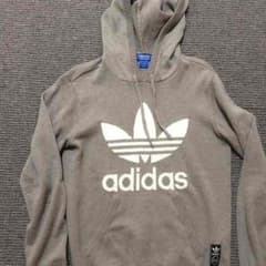 adidasニットパーカーのサムネイル