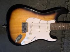 Squier by Fender Stratocaster ソフトケース付き - メルカリ